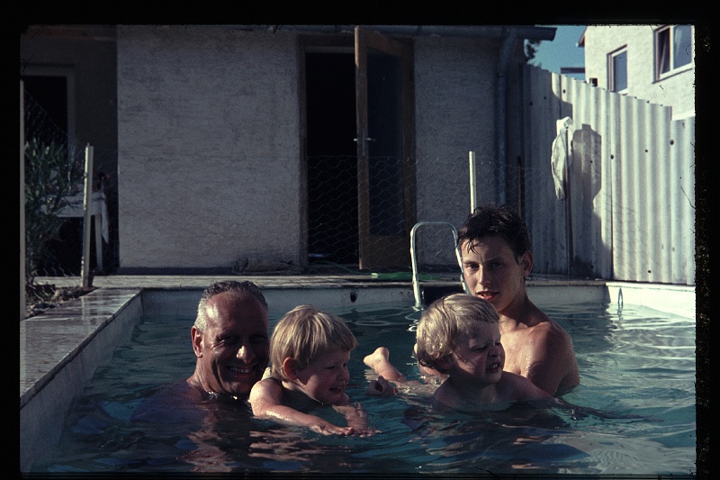11.Regensburg jun 1966 Papa,Walter,Brigitte,Marion.JPG